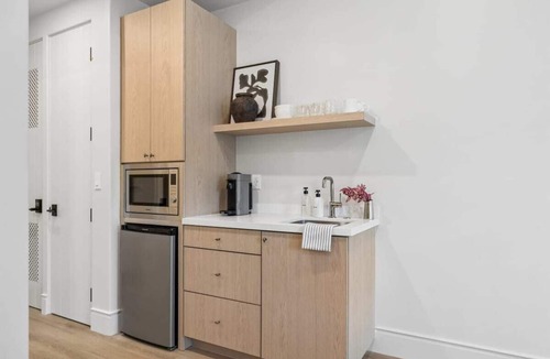 Oak Park Apartment | Casa Iglesia Studio 210