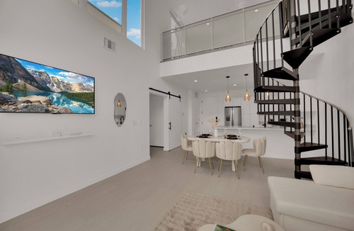 Sovana House | Casa Nube | Sky Loft Retreat in Las Vegas