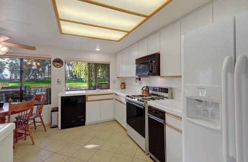 Landau Manor Condo | Cathedral Canyon Country Club, Waterfront + Mtin Views - Palm Springs Waterfront