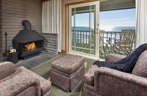 San Simeon Hotel | Cavalier Oceanfront Resort | Premium King & Fireplace | Coastal Adventures