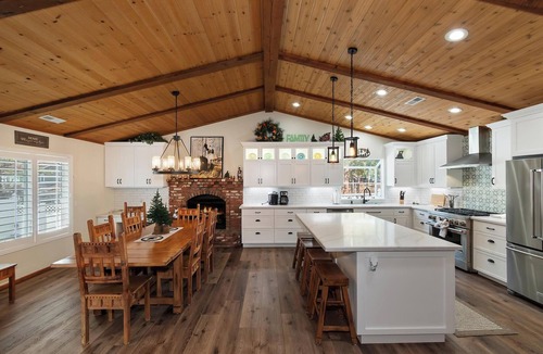 Fox Farm Cabin | Central Air Conditioning! HOT TUB! Firepit! Decks! Large Fenced Yard!