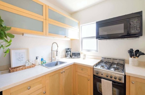 Mission Beach Apartment | Central Apt | Steps to Beach & Belmont Park | AC!