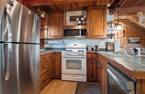 Rancho Bijou Cabin | Centrally located in South Lake Tahoe, The Bijou Retreat offers three full bathrooms, a private hot tub, high-speed WiFi, and convenient access to Heavenly Resort, beaches, restaurants, and hiking trails.