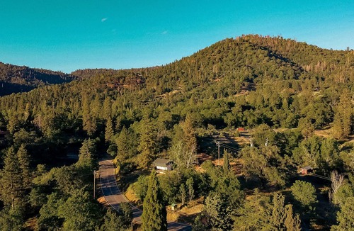 Pinehurst RV Rental | CG37 Medium 15X20 plus 15X15 ft. Campsite/Shower - Kings Canyon & Sequoia NP