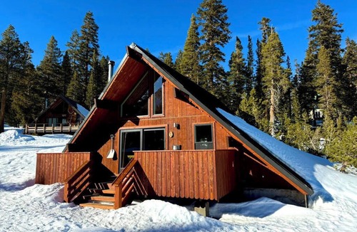 Mammoth Lakes Ski Chalet | Chalet #1, Charming Ski In/Ski Out Steps to the M