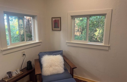 Freestone House | Charming 1-bedroom detached from main home in tranquil Sebastopol