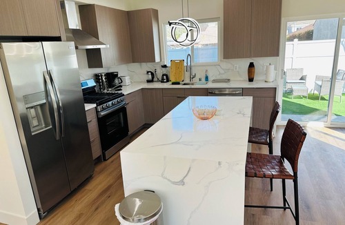 Burbank Apartment | Charming 2-bedroom apartment with WiFi, AC in beautiful Burbank