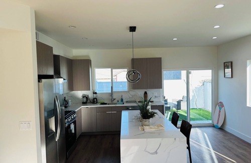 Burbank Apartment | Charming 2-bedroom apartment with WiFi, AC in beautiful Burbank
