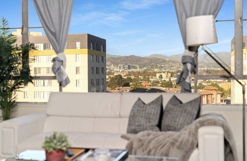 La Brea Apartment | Charming 2-bedroom/3beds apartment with WiFi, AC in lovely Los Angeles