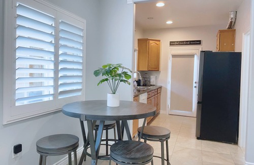 Midway City House | Charming 2-bedroom guesthouse family friendly near Disneyland/LittleSaigon