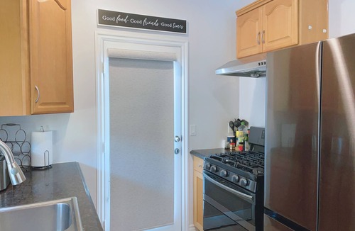 Midway City House | Charming 2-bedroom guesthouse family friendly near Disneyland/LittleSaigon