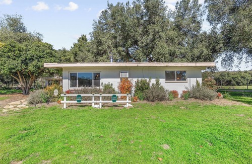 Fallbrook Cottage | Charming 2 BR Cottage at Welburn Gourd Farm