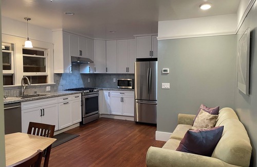 Grand Lake Apartment | Charming 3-bedroom apartment near Piedmnot and Oakland with AC for your stay