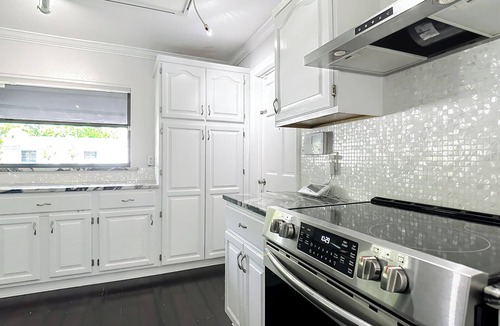 Orlando House | Charming 3 bedroom pool house in Orlando close to airport ,theme parks, shopping