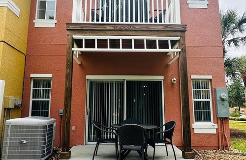 Crystal Cove House | Charming 3-bedroom townhome, 15 min Drive to Disney World, and Parks
