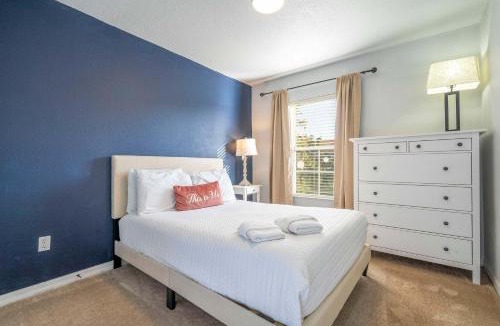 Bellavida House | Charming 3BR Resort Townhome with Private Pool near Disney