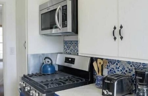 Wilshire Montana House | Charming 4-bedroom house with AC in Santa Monica