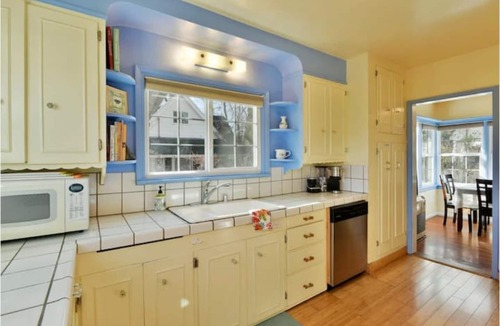 Mount Shasta House | Charming 4BR Home in a Great Downtown Location