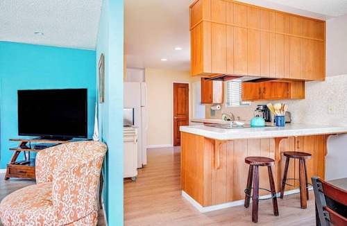 Morro Bay House | Charming Beachside Bungalow w/Light & Airy D'cor - 300 Yards to Beach