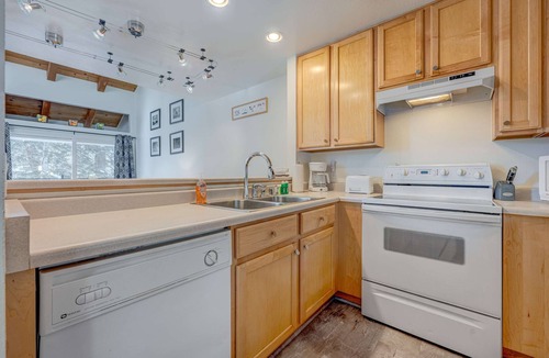Carnelian Woods Condo | Charming Condo with Shared Hot Tub, Pool, Resort Amenities - Close to Ski & Beach