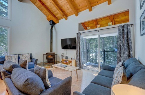 Carnelian Woods Condo | Charming Condo with Shared Hot Tub, Pool, Resort Amenities - Close to Ski & Beach