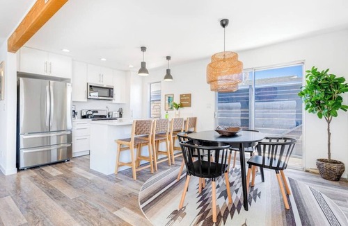 San Clemente Condo | Charming gem near the beach with large backyard, cornhole, fast WiFi & grill