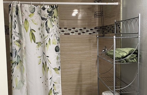 Sunrise Manor Apartment | Charming Guest House with private entrance