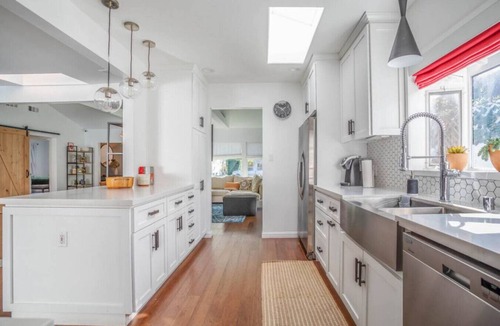Sherman Oaks House | Charming home Universal pool hot tub