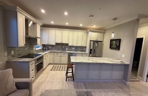 Pleasanton House | Charming house in lovely Pleasanton perfect for your getaway