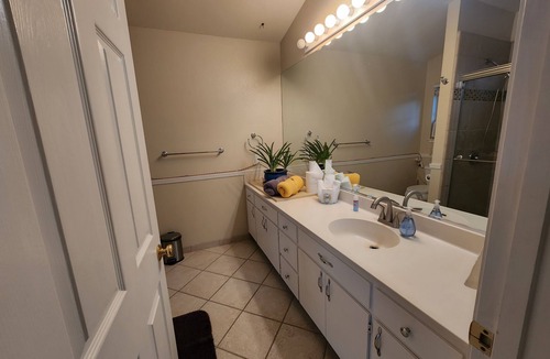 Calistoga Apartment | Charming, light-filled and immaculate cottage-studio off main house