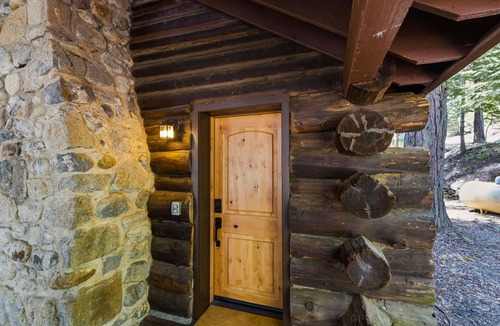 Fish Camp Cabin | Charming Log Cabin, 2 mi to Yosemite South Gate.