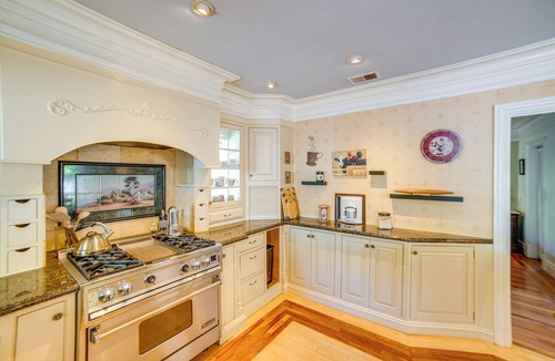 Cloverdale House | Charming Sonoma Wine Country Home Base w/Extras