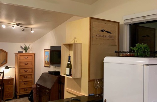 Vichy Springs Cottage | Charming Studio cottage in the Napa countryside. Close to town and wineries.