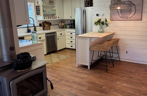 West Village House | Charming West Village Cabin, 5 Minutes to the Lake