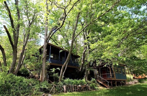 Jacksonville Cabin | Charming Woodland Cabin with Skylights & Quiet Escape in Jacksonville, Oregon