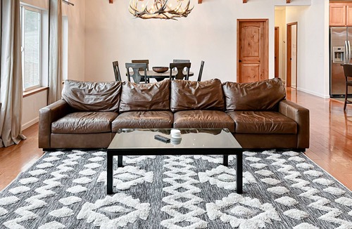 Hayward House | Cheerful 5-bedroom home at Lake Don Pedro