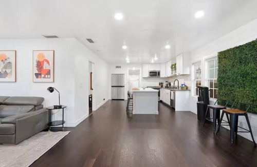 Hawthorne House | Chic 3BR for 8-10 Near LAX/Beach/SoFi, Games & TV+