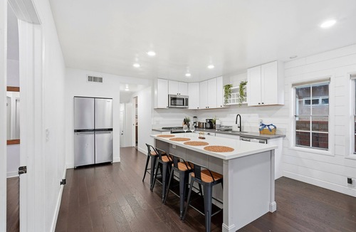 Hawthorne House | Chic 3BR for 8-10 Near LAX/Beach/SoFi, Games & TV+
