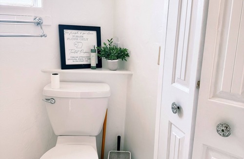Medford Apartment | Chic & Cozy 1 bedroom guest-house in the heart of Medford