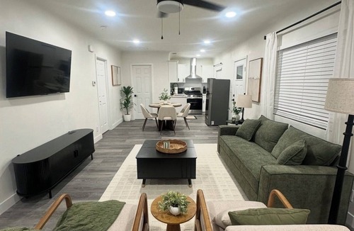 Porterville House | Chic & Cozy Getaway Near Downtown Porterville