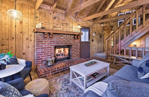 Arrowhead Villas Cabin | Chic Lake Arrowhead Cabin w/ Deck: 2 Mi to Village