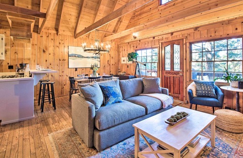 Arrowhead Villas Cabin | Chic Lake Arrowhead Cabin w/ Deck: 2 Mi to Village