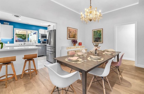 Beverly Grove House | Chic Modern Residence with Heated Pool, Jacuzzi & BBQ