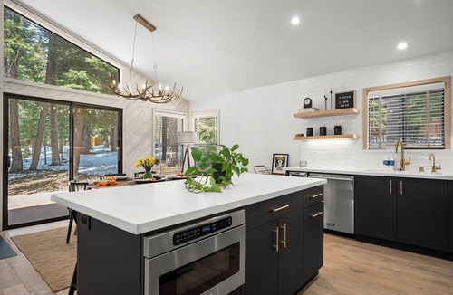 Truckee House | Chic Tahoe Cabin | Board Games, Desk, Soaking Tub, Forest View, Club Access
