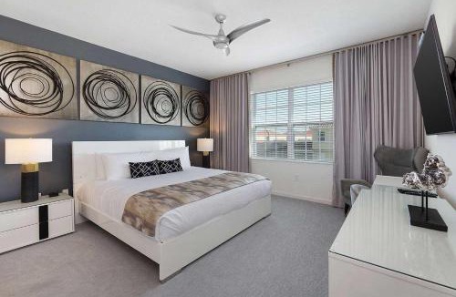 Loughman Villa | Chic Villa with Fashionista BR, Theater & Game Loft
