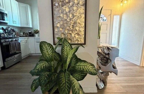 McLaughlin House | City escape near beach sunsets & LA adventures