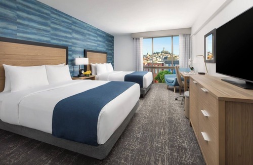 Fisherman's Wharf Hotel | Cityscape Queens Room, Caza, Family Comfort, By Pier 39