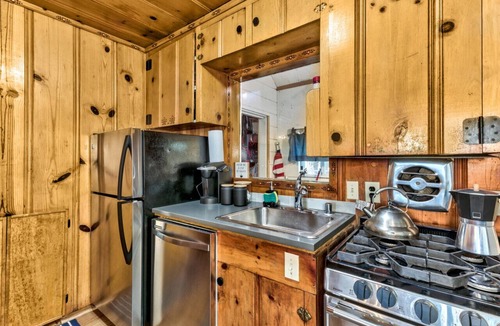 Sunnyside Cabin | Classic Lower Tahoe Park Cabin!