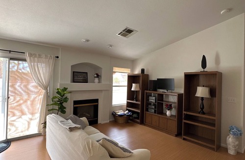 Foothills House | Clean and Cozy 3-bedroom house in peaceful Henderson with AC