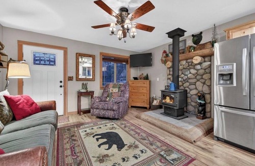 Westwood Cabin | Clear Creek Getaway - Cozy Cabin Near Lake Almanor